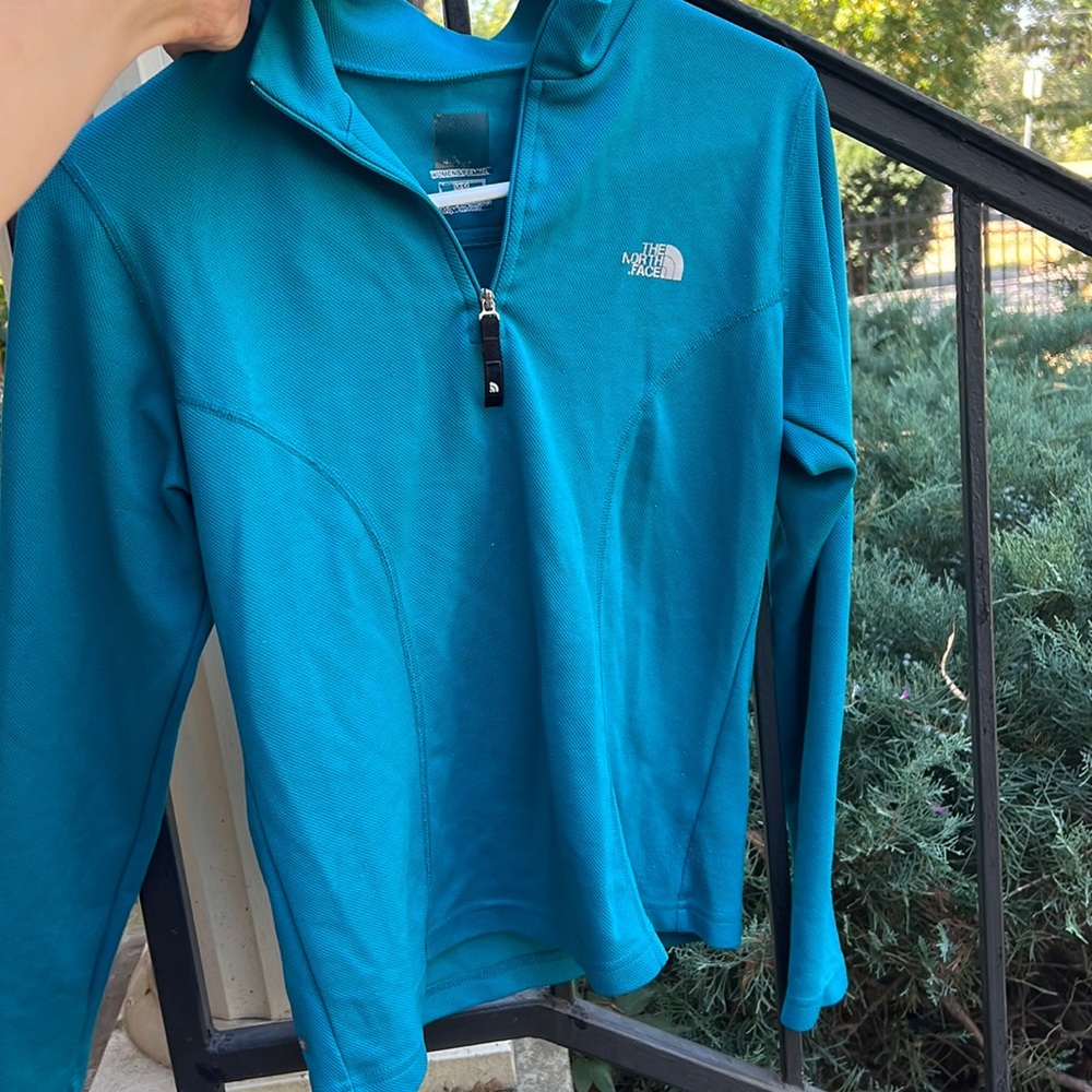 Women’s north face layer jacket size M